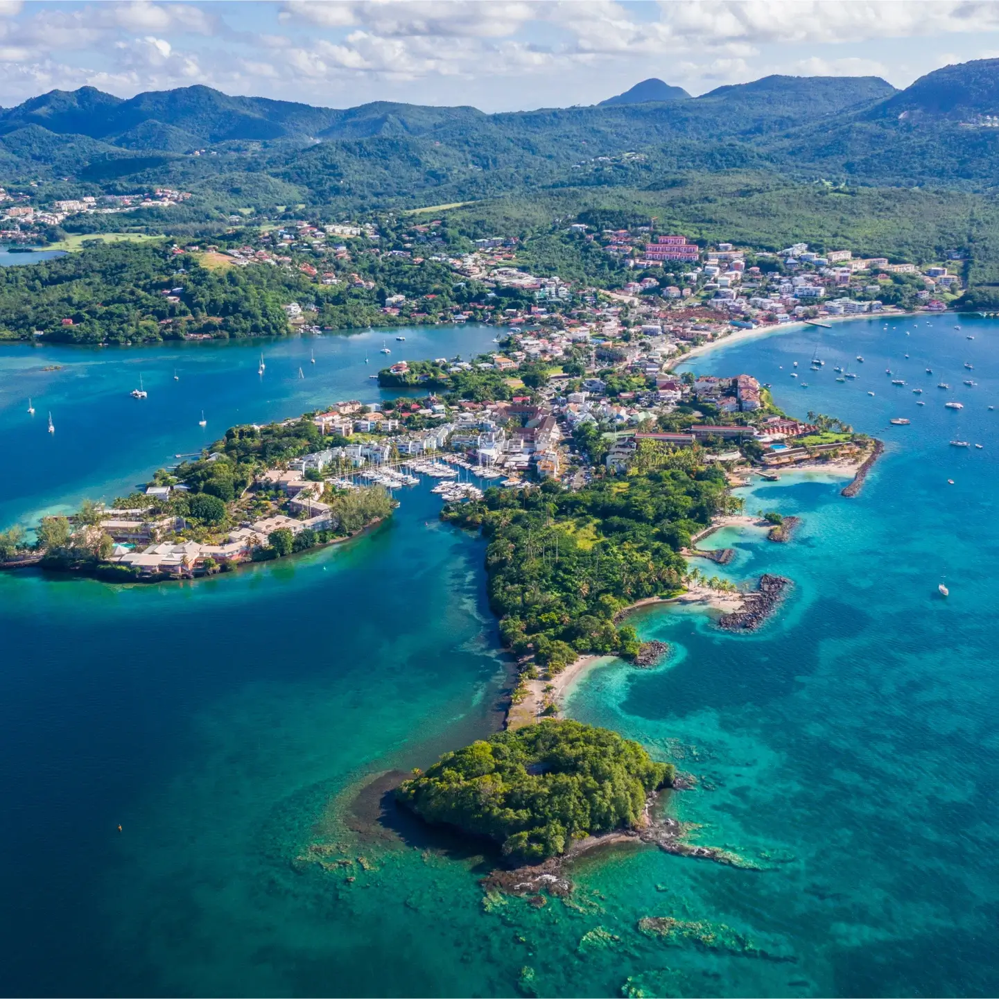 Une photo aérienne de l'île